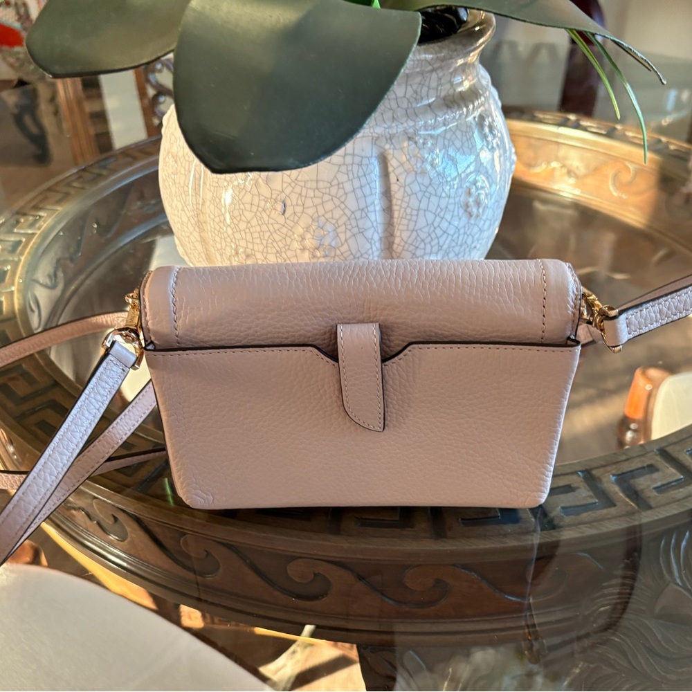 🩷🩷MICHAEL KORS JET SET LEATHER CHARL SMART PHONE CROSSBODY BAG IN SOFT PINK!🩷🩷 - Picture 2 of 10